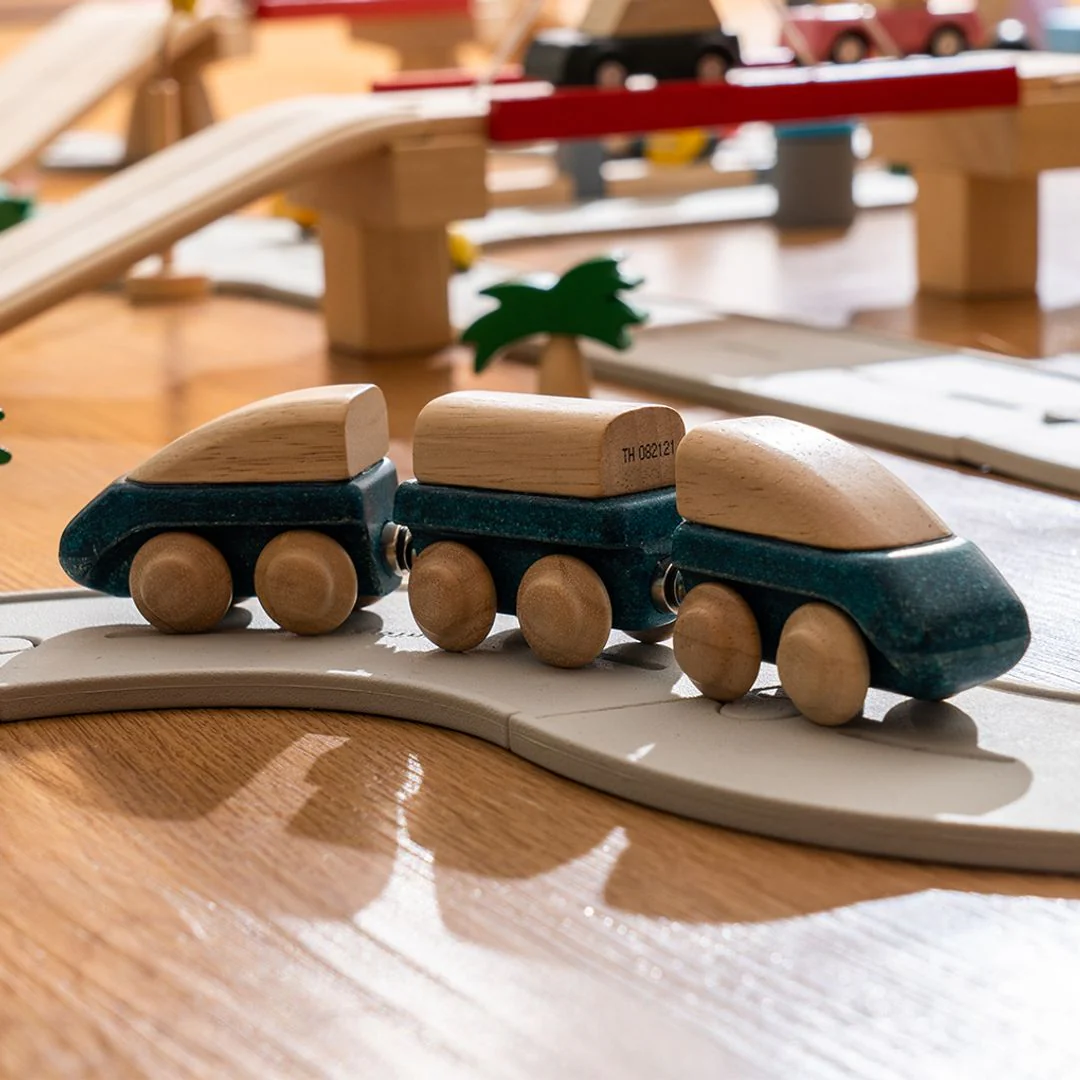 Hybrid Train - Image 4